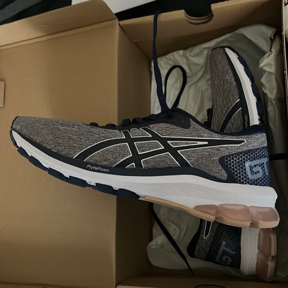 ASICS GT- 1000 9